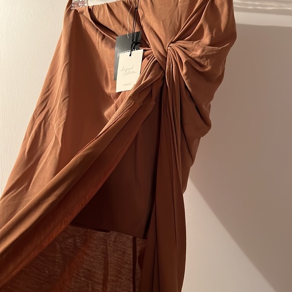 High Slit Bodycon Skirt - Picture 7 of 8